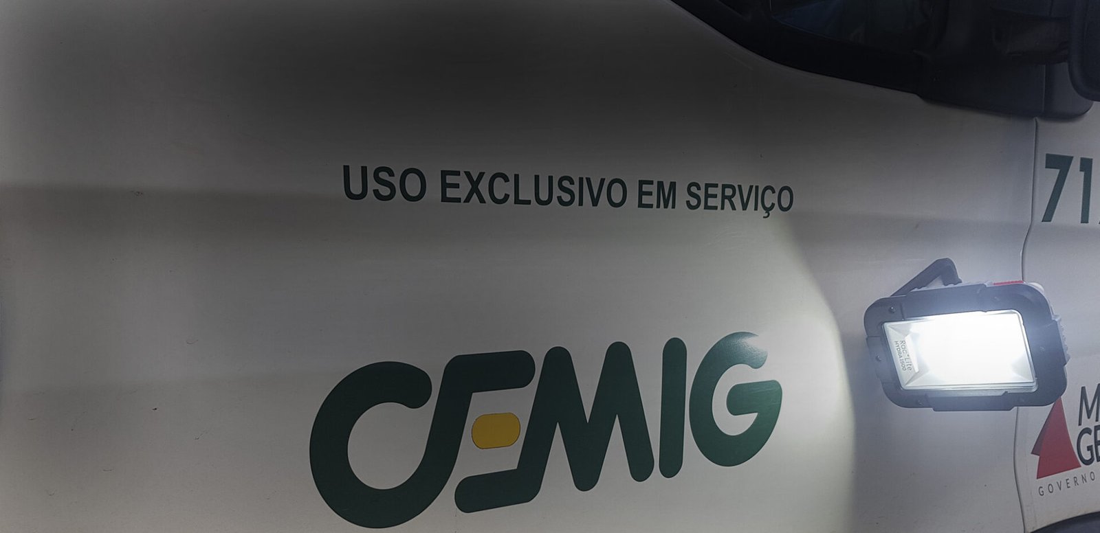Qual a Diferença entre os Refletores Industriais Raclite